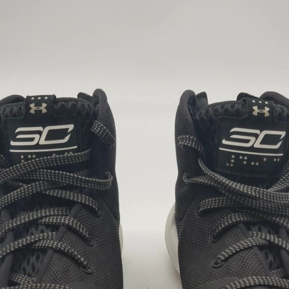 Under Armour Wardell Sc Boy’s Basketball Athletic shoes Size 5.5Y #1295998-001 - Picture 4 of 12